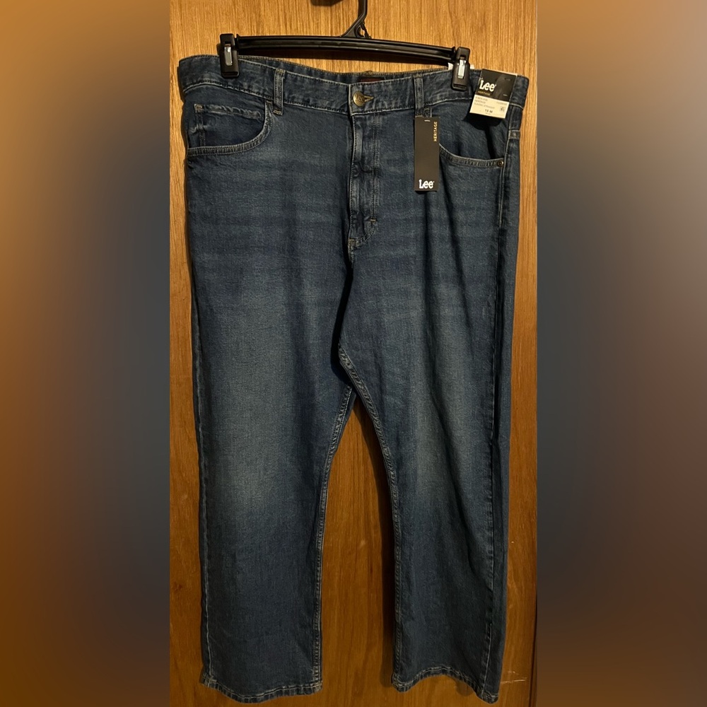 Lee Heritage jeans classic straight. Size 18M. Actual measurements 19x28